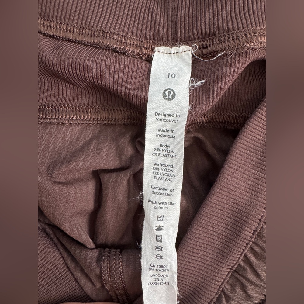 Lululemon Dance Studio Mid-Rise
Cropped Pant size 10 - Picture 9 of 10